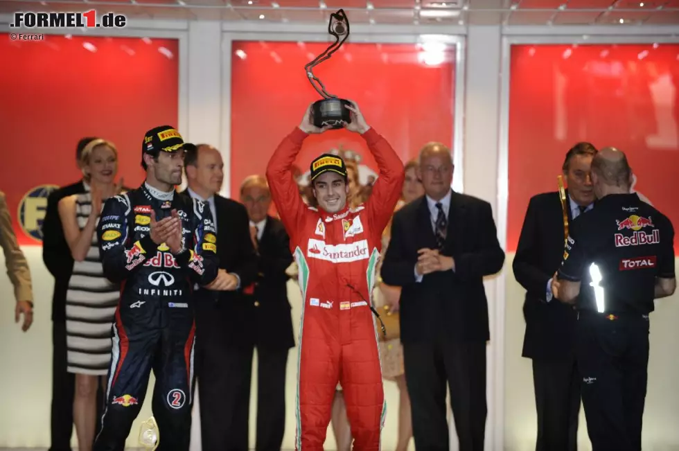 Gazzetta dello Sport (Italien): "Mark II von Monte Carlo. Webber ist einfach perfekt, doch Alonso steht allein an der Spitze der WM. Ferrari verlässt das Fürstentum mit einem fantastischen Resultat und der Gewissheit, dass sich die Dinge von jetzt an immer besser entwickeln werden. Ferrari hat Alonso ein Auto zur Verfügung gestellt, das die Erwartungen übertrifft. Der Spanier hat seinen Boliden am besten genutzt, um wieder an die Spitze der WM zu gelangen. Vettel glänzt, muss sich aber mit dem vierten Platz genügen. Armer Schumi, muss man sagen! Seine Saison ist verwunschen, das Glück zeigt ihm die kalte Schulter. Doch der siebenmalige WM-Sieger lässt sich nicht hängen und schaut schon in Richtung Kanada. Seine fantastische Pole-Position wird uns noch lange in Erinnerung bleiben, trotz der Herabstufung." Foto zur News: Gazzetta dello Sport (Italien): "Mark II von Monte Carlo. Webber ist einfach perfekt, doch Alonso steht allein an der Spitze der WM. Ferrari verlässt das Fürstentum mit einem fantastischen Resultat und der Gewissheit, dass sich die Dinge von jetzt an immer besser entwickeln werden. Ferrari hat Alonso ein Auto zur Verfügung gestellt, das die Erwartungen übertrifft. Der Spanier hat seinen Boliden am besten genutzt, um wieder an die Spitze der WM zu gelangen. Vettel glänzt, muss sich aber mit dem vierten Platz genügen. Armer Schumi, muss man sagen! Seine Saison ist verwunschen, das Glück zeigt ihm die kalte Schulter. Doch der siebenmalige WM-Sieger lässt sich nicht hängen und schaut schon in Richtung Kanada. Seine fantastische Pole-Position wird uns noch lange in Erinnerung bleiben, trotz der Herabstufung."