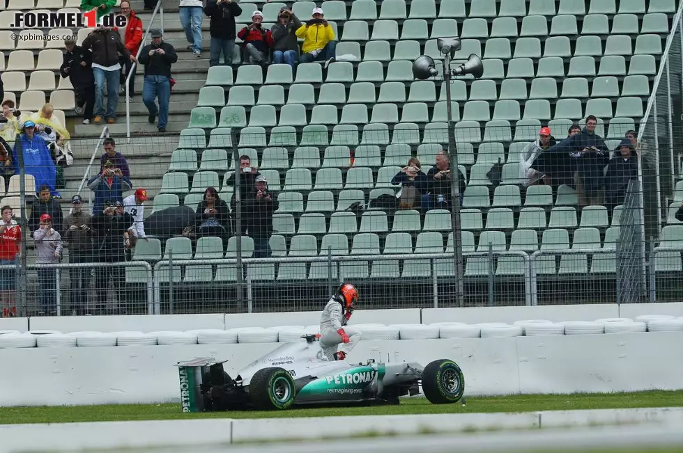 Foto zur News: Michael Schumacher (Mercedes), zweites Freies Training zum Grand Prix von Deutschland in Hockenheim.