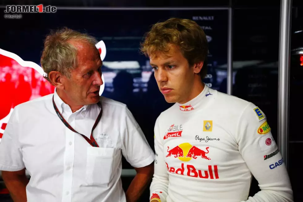 Als Chef des Red-Bull-Juniorteams wurde Helmut Marko 2003 auf Vettel aufmerksam und rechtfertigte die Finanzierung von dessen Karriere gegenüber der Firmenleitung. Marko gilt in der Branche als "harter Hund" und hat schon viele Talente wie eine heiße Kartoffel fallen gelassen, stand aber auch in schwierigen Zeiten immer hinter Vettel. Dafür wird er seit 2010 reichlich belohnt. Insider halten ihn für den wahren Entscheider im Motorsportprogramm von Red Bull - und glauben, dass selbst Teamchef Christian Horner nur sein Befehlsempfänger ist. Foto zur News: Als Chef des Red-Bull-Juniorteams wurde Helmut Marko 2003 auf Vettel aufmerksam und rechtfertigte die Finanzierung von dessen Karriere gegenüber der Firmenleitung. Marko gilt in der Branche als "harter Hund" und hat schon viele Talente wie eine heiße Kartoffel fallen gelassen, stand aber auch in schwierigen Zeiten immer hinter Vettel. Dafür wird er seit 2010 reichlich belohnt. Insider halten ihn für den wahren Entscheider im Motorsportprogramm von Red Bull - und glauben, dass selbst Teamchef Christian Horner nur sein Befehlsempfänger ist.