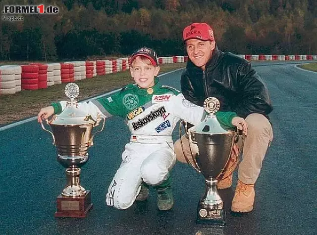 Foto zur News: So hat alles angefangen: Der kleine Spross aus Heppenheim und der große Weltmeister - noch lange bevor die beiden wussten, dass sie einmal gemeinsam Seriensiege beim Nationencup des Race of Champions feiern würden.