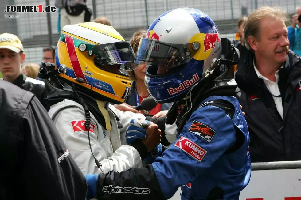 2005 fand er in der Formel-3-Euroserie erstmals seinen Meister: Während Lewis Hamilton überlegen den Titel holte, spielte Vettel in der Meisterschaftsentscheidung keine Rolle. Foto zur News: 2005 fand er in der Formel-3-Euroserie erstmals seinen Meister: Während Lewis Hamilton überlegen den Titel holte, spielte Vettel in der Meisterschaftsentscheidung keine Rolle.