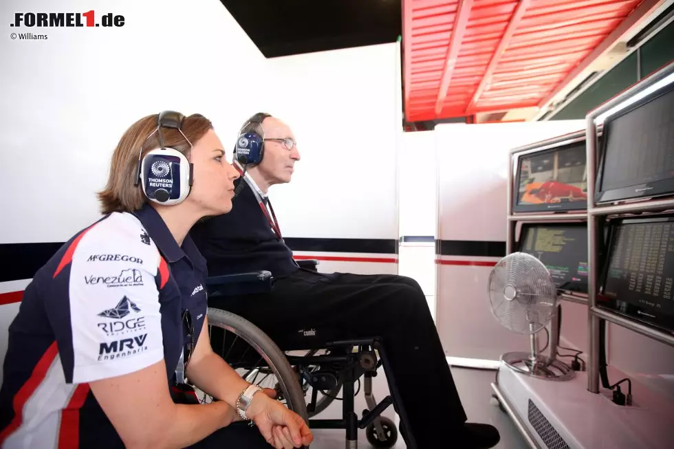 Foto zur News: Frank Williams und seine Tochter Claire, der er kurz zuvor seinen Sitz im Vorstand übergeben hatte, fiebern von der Box aus mit.