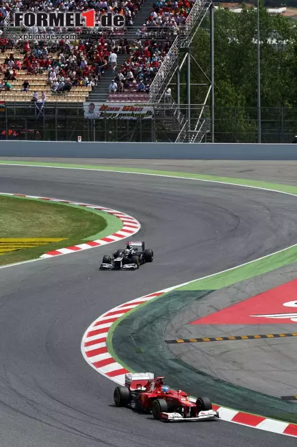 Foto zur News: Alonso kann sich im ersten Renndrittel ein wenig absetzen.