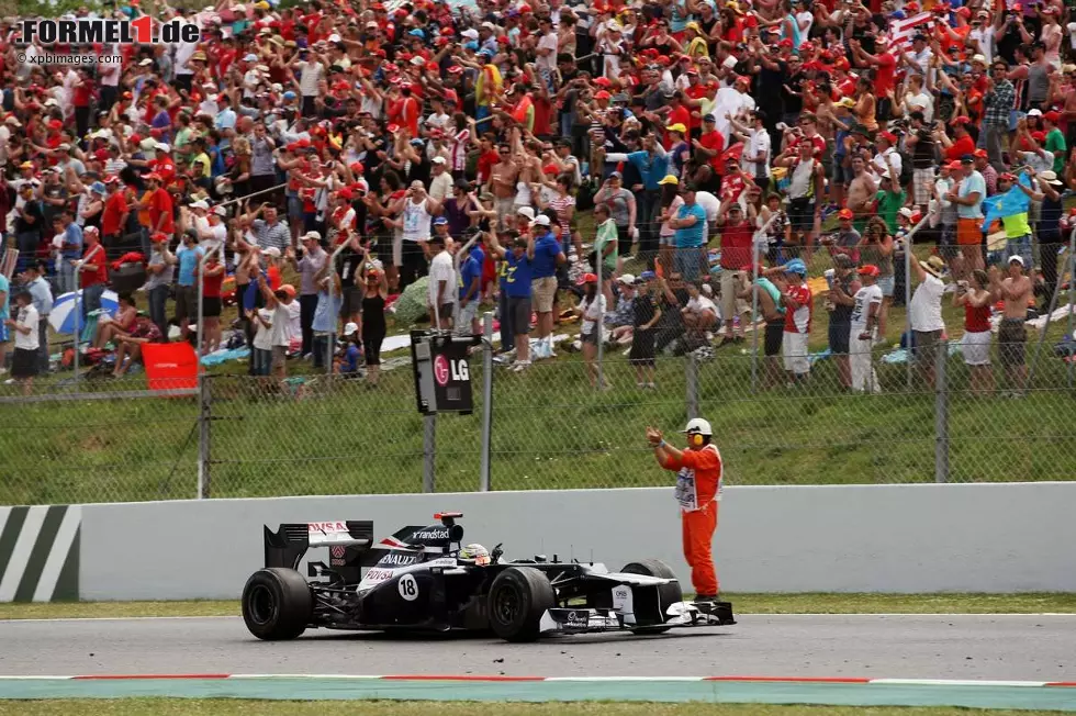 Auslaufrunde, Hand aus dem Cockpit: Maldonado ist Venezuelas erster Grand-Prix-Sieger überhaupt! Foto zur News: Auslaufrunde, Hand aus dem Cockpit: Maldonado ist Venezuelas erster Grand-Prix-Sieger überhaupt!