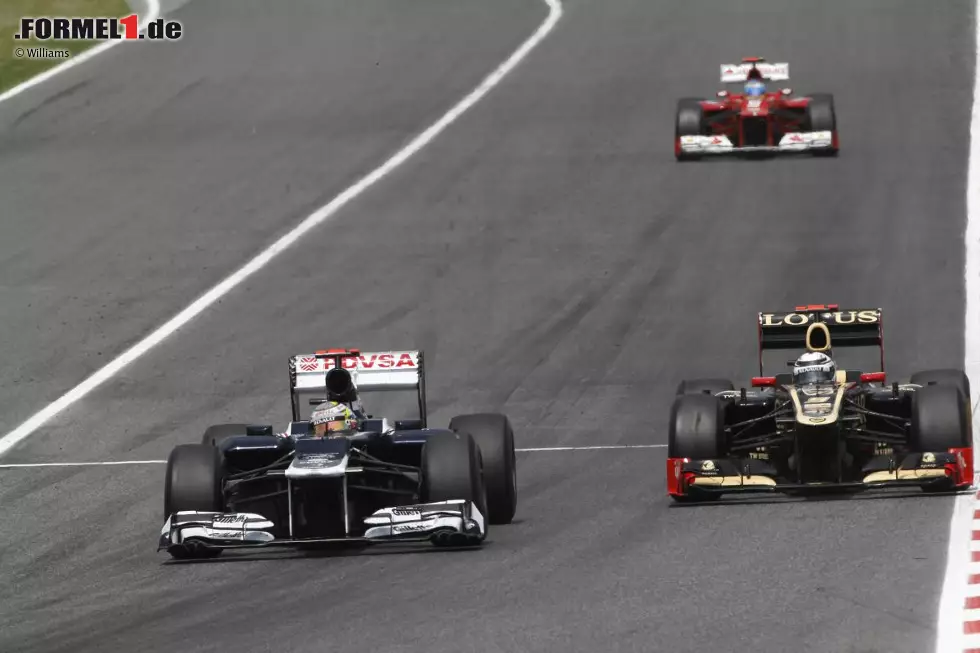 Foto zur News: Lange Zeit kann Räikkönen Maldonados Speed mitgehen, irgendwann muss der "Iceman" aber abreißen lassen.