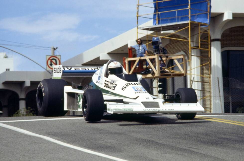 Foto zur News: Der FW06 für die Saison 1978 ist das erste selbstgebaute Williams-Chassis aus der Feder von Patrick Head. Alan Jones fährt damit beim US-Grand-Prix in Long Beach auf das Podium. Sieger: Carlos Reutemann auf Ferrari, ein künftiger Williams-Pilot.