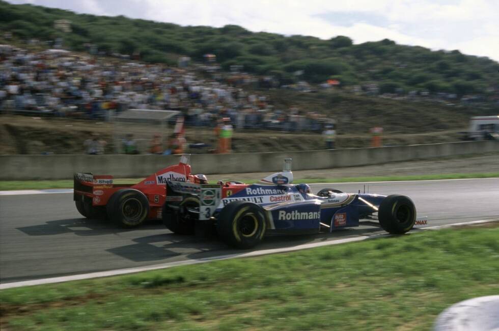 Foto zur News: Wieder eine WM-Entscheidung durch Kollision: Jacques Villeneuve übersteht die &quot;Rammbock&quot;-Attacke von Michael Schumacher in Jerez, kommt als Dritter ins Ziel, weil er den McLaren-Piloten den Sieg schenkt, und wird Weltmeister 1997.