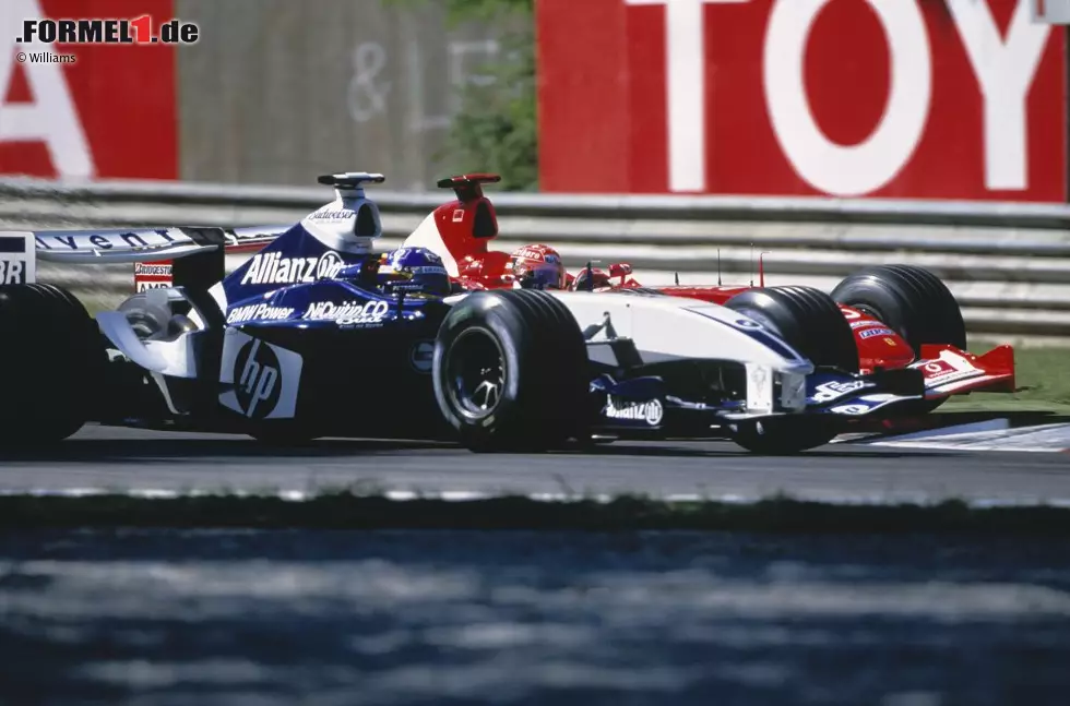 Juan Pablo Montoya begeistert mit seinem aggressiven Fahrstil zwar nicht seinen Lieblingsgegner Michael Schumacher, aber Millionen von Fans auf der ganzen Welt. 2003 wird der Kolumbianer beinahe Weltmeister. Foto zur News: Juan Pablo Montoya begeistert mit seinem aggressiven Fahrstil zwar nicht seinen Lieblingsgegner Michael Schumacher, aber Millionen von Fans auf der ganzen Welt. 2003 wird der Kolumbianer beinahe Weltmeister.