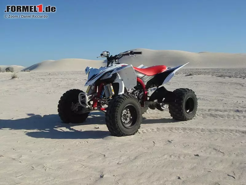 Foto zur News: Daniel Ricciardo: "Quad-Bikes sind geil! Es gibt in der Nähe meiner Heimatstadt Perth viele tolle Strände, die ideal dafür sind, und ich fahre oft runter nach Lancelin oder weiter nördlich nach Jurien Bay. Campen und mit den Quad-Bikes fahren mit Freunden ist für mich ein perfektes Wochenende. Die Füße hochzulegen und ein paar Bierchen zu schlürfen, hat noch nie jemandem geschadet."