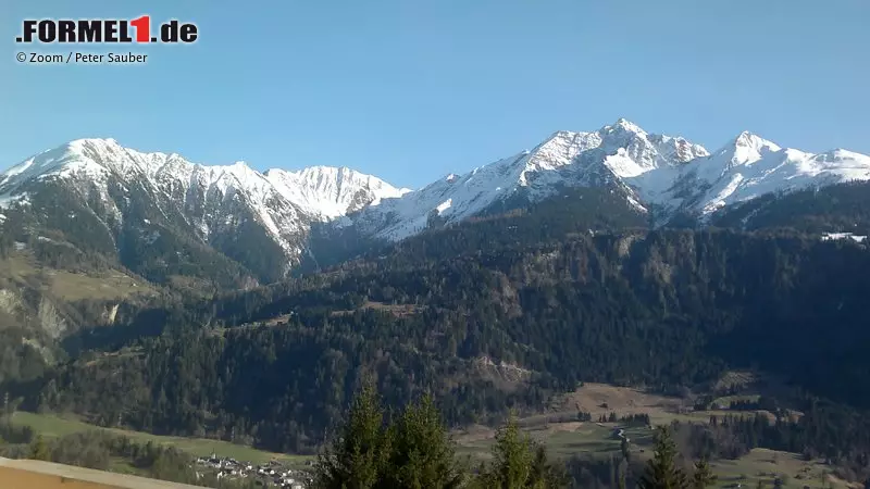 Foto zur News: Peter Sauber: &quot;Dies ist eine meiner liebsten Aussichten auf der ganzen Welt. Ich habe dieses Foto aus dem Wohnzimmer meines Wochenend-Landhauses im Kanton Graubünden in der Schweiz aufgenommen. Die Berge heißen Signina-Gruppe.&quot;