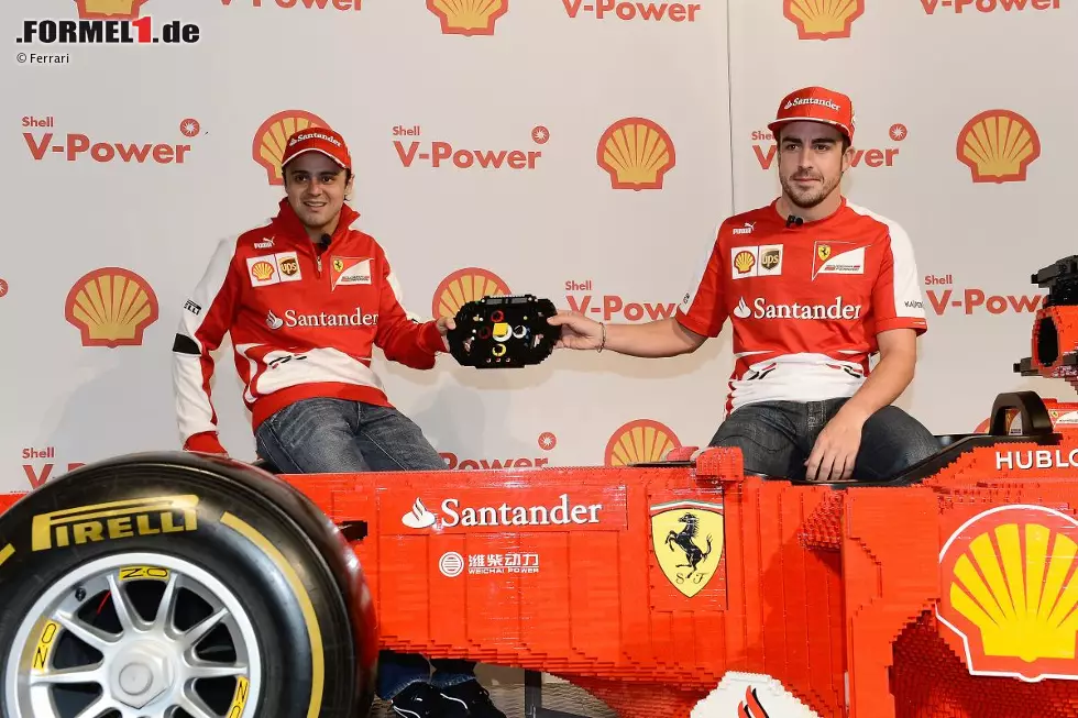 Der Traum eines jeden Lego-Bauers: Ferrari F138 in Originalgröße, detailgetreu bis hin zum Lenkrad - und alles aufgebaut aus den kleinen skandinavischen Steinchen. Sponsor Shell finanziert die Aktion, an der Felipe Massa und Fernando Alonso ihre Freude haben. Foto zur News: Der Traum eines jeden Lego-Bauers: Ferrari F138 in Originalgröße, detailgetreu bis hin zum Lenkrad - und alles aufgebaut aus den kleinen skandinavischen Steinchen. Sponsor Shell finanziert die Aktion, an der Felipe Massa und Fernando Alonso ihre Freude haben.