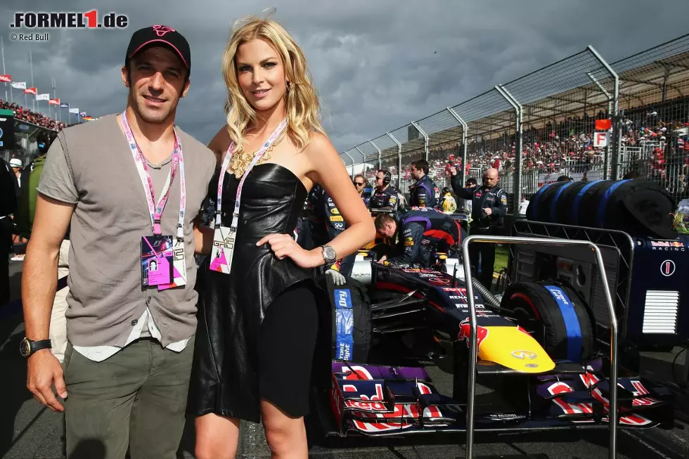 Foto zur News: Alessandro del Piero kickte jahrelang für Juventus Turin, neuerdings verdient er seine Brötchen aber beim FC Sydney. Hier im Bild mit dem bildhübschen Model Chelsea Scanlan.