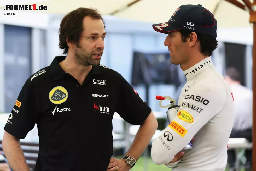 Foto zur News: Tratsch mit dem früheren Renningenieur: Ciaron Pilbeam war jahrelang der Mann an Webbers Boxenfunk, wechselte Ende vergangenen Jahres aber zu Lotus. Webber arbeitet 2013 mit Simon Rennie zusammen. Der wiederum kam von Lotus zu Red Bull.