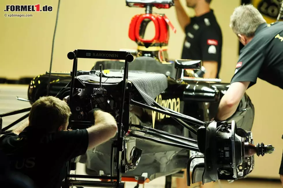 Foto zur News: Im Budget des Lotus-Teams klafft eine Lücke, aber an harten Arbeitern mangelt es dem Team nicht - Arbeit, die am Sonntag belohnt werden sollte...
