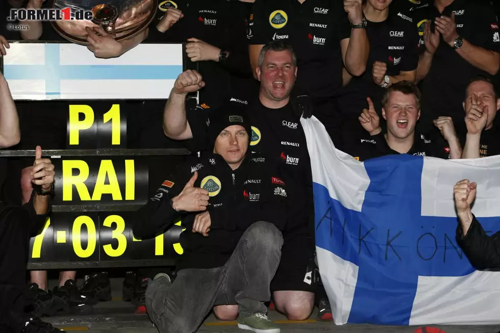 Foto zur News: Und zwar mit dem zweiten Sieg in vier Rennen von Kimi Räikkönen! Zeit für ein Fläschchen Wodka und ein Magnum am Stiel hatte der "Iceman" aber nicht: "Es geht gleich weiter nach Malaysia", grummelte er nach der Pressekonferenz.