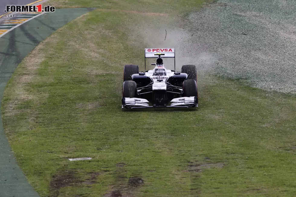 Schwacher Trost: Sein Teamkollege Valtteri Bottas hat bei einem ähnlichen Missgeschick an gleicher Stelle auch nicht mehr Können, aber etwas mehr Glück... Foto zur News: Schwacher Trost: Sein Teamkollege Valtteri Bottas hat bei einem ähnlichen Missgeschick an gleicher Stelle auch nicht mehr Können, aber etwas mehr Glück...