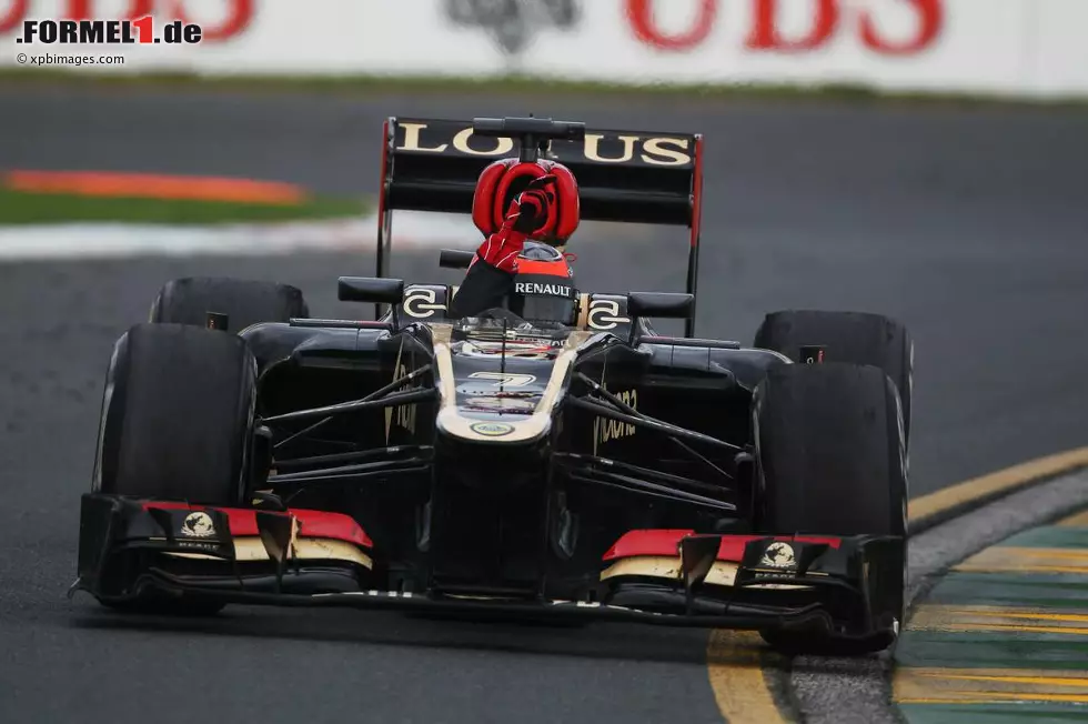 Alonsos Jagd auf Räikkönen kommt zu spät, trotz der um sechs Runden frischeren Reifen: Der "Iceman" rettet mehr als zwölf Sekunden Vorsprung auf den Ferrari-Piloten über die Ziellinie. Foto zur News: Alonsos Jagd auf Räikkönen kommt zu spät, trotz der um sechs Runden frischeren Reifen: Der "Iceman" rettet mehr als zwölf Sekunden Vorsprung auf den Ferrari-Piloten über die Ziellinie.