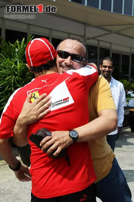 Foto zur News: Alte Freunde: Felipe Massa begrüßt Salman bin Hamad bin Isa Al Chalifa, den Kronprinzen von Bahrain, wo am 21. April wieder Formel 1 gefahren wird. Massa ist übrigens Bahrain-Spezialist: Zwei seiner elf Grand-Prix-Siege hat er im arabischen Königreich errungen.