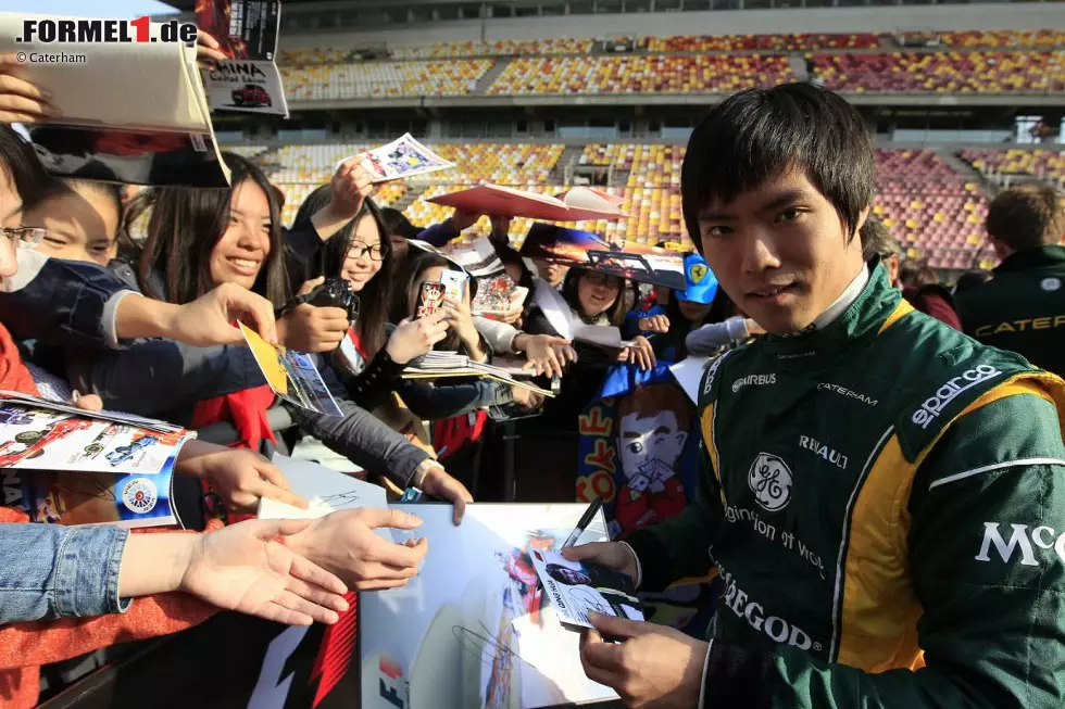 Foto zur News: Er ist Chinas derzeit einzige Formel-1-Hoffnung: Qing-Hua Ma ist Testfahrer bei Caterham und durfte im ersten Freien Training am Freitag ran. Probleme bei der Wahl einer zukünftigen Ehefrau wird er wohl nicht bekommen...