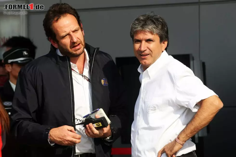 Foto zur News: Das sind die Helferlein von Jean Todt und Bernie Ecclestone: Matteo Bonciani (FIA) und Pasquale Lattuneddu (FOM) kennt man in der Öffentlichkeit kaum, spielen aber hinter den Kulissen eine extrem wichtige Rolle im Formel-1-Paddock.