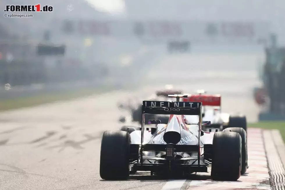 Foto zur News: The Sun (Großbritannien): &quot;Alonso triumphiert in China. Alonso zeigt eine fehlerfreie Leistung nach seinem Crash in Malaysia. Weltmeister Vettel startete einen späten Angriff auf Hamilton, musste sich aber mit Platz vier zufrieden geben.&quot;