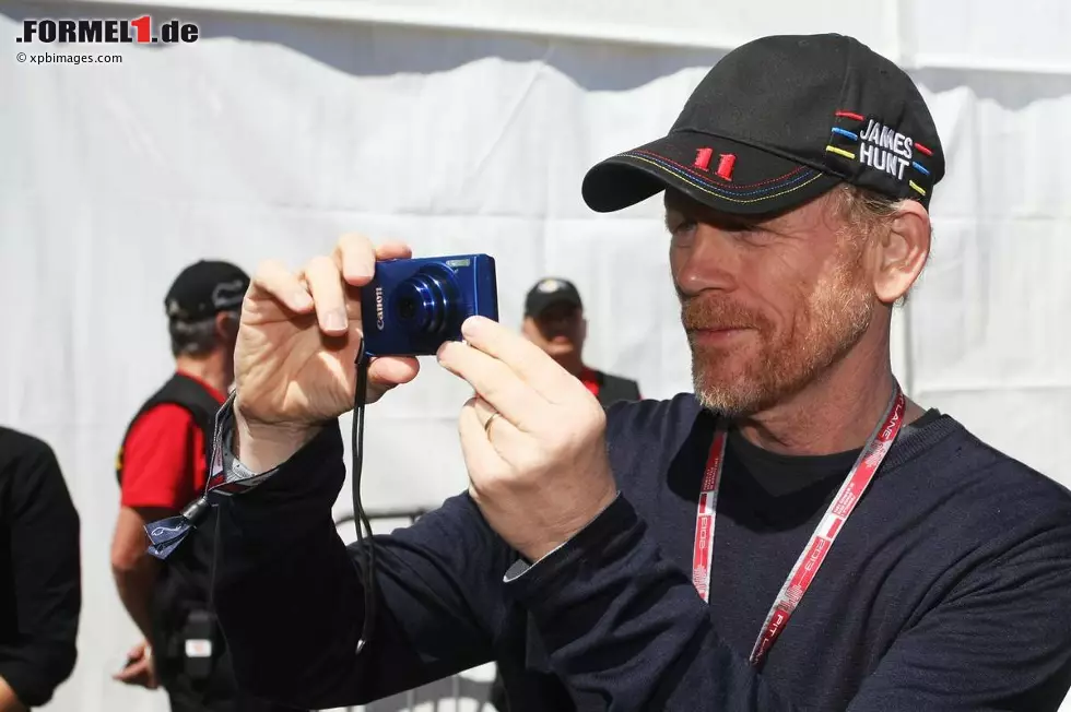 Es muss nicht immer eine 3D-HD-Kamera sein: Hollywood-Regisseur Ron Howard ist von Berufs wegen Formel-1-Fan. Sein Streifen über Niki Lauda und James Hunt, "Rush", kommt im Herbst in die deutschen Kinos. Foto zur News: Es muss nicht immer eine 3D-HD-Kamera sein: Hollywood-Regisseur Ron Howard ist von Berufs wegen Formel-1-Fan. Sein Streifen über Niki Lauda und James Hunt, "Rush", kommt im Herbst in die deutschen Kinos.