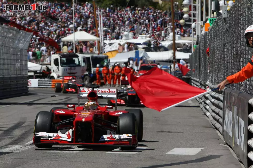 Foto zur News: The Sun (Großbritannien): "Nico Rosberg fuhr zu seinem ersten Saisonsieg, nachdem er von der Pole-Position gestartet war und die Ziellinie nach einem actionreichen Monaco-Grand-Prix überfuhr. Der Deutsche, dessen Vater das Rennen vor 30 Jahren gewann, zeigte eine fehlerlose Vorstellung trotz einer 25-minütigen Pause, in der das Rennen nach einem Unfall unterbrochen worden war."