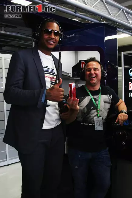 Foto zur News: NBA-Basketballer Carmelo Anthony von den New York Knicks. Wie der 1,62-Meter-Zwerg Bernie Ecclestone wohl daneben aussehen würde?
