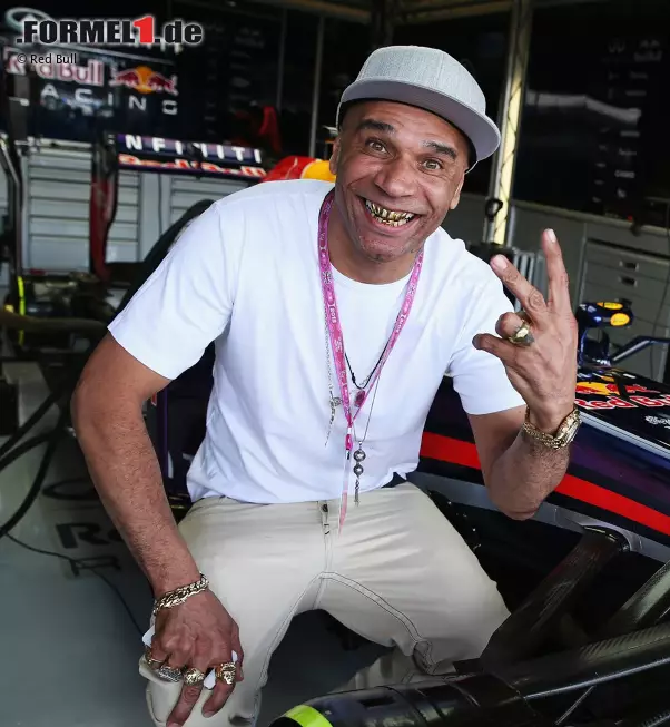 Foto zur News: Clifford Joseph Price, besser bekannt als Goldie, ist DJ, Musikproduzent und Gelegenheits-Schauspieler in Personalunion. Vielen ist er auch als Ex-Freund der Musikerin Björk ein Begriff. In Silverstone stattete er Red Bull einen Besuch ab.