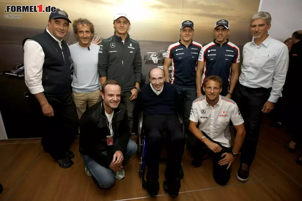 Und zum Gratulieren kamen natürlich alle in Silverstone anwesenden Fahrer, die je für Sir Frank gefahren sind. Von links nach rechts: Nigel Mansell (Weltmeister 1992 auf Williams), Alain Prost (Weltmeister 1993), Rubens Barrichello, Nico Rosberg, Frank Williams himself, Valtteri Bottas, Jenson Button, Pastor Maldonado und Damon Hill (Weltmeister 1996). Foto zur News: Und zum Gratulieren kamen natürlich alle in Silverstone anwesenden Fahrer, die je für Sir Frank gefahren sind. Von links nach rechts: Nigel Mansell (Weltmeister 1992 auf Williams), Alain Prost (Weltmeister 1993), Rubens Barrichello, Nico Rosberg, Frank Williams himself, Valtteri Bottas, Jenson Button, Pastor Maldonado und Damon Hill (Weltmeister 1996).