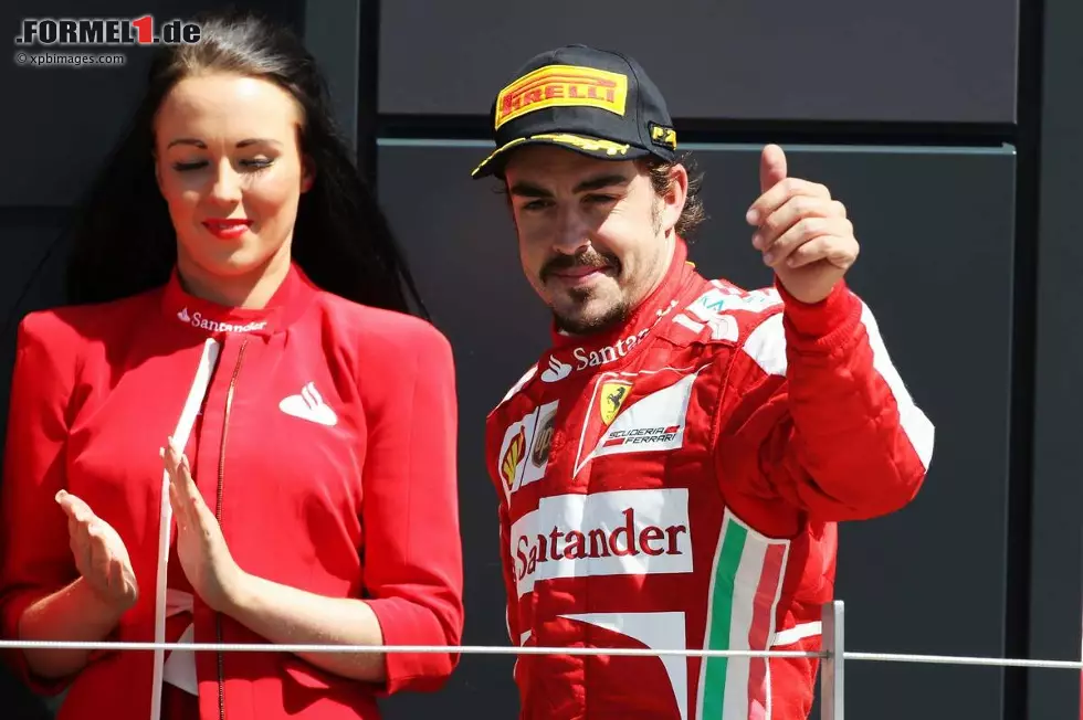 As (Spanien): "Alonso verkürzt um 15 Punkte auf Vettel und schafft das Wunder im Pirelli-Chaos. Der Rivale dagegen ohne Auto. Vettel muss aufgeben und Alonso lächelt. So ist dieser Sport." Foto zur News: As (Spanien): "Alonso verkürzt um 15 Punkte auf Vettel und schafft das Wunder im Pirelli-Chaos. Der Rivale dagegen ohne Auto. Vettel muss aufgeben und Alonso lächelt. So ist dieser Sport."
