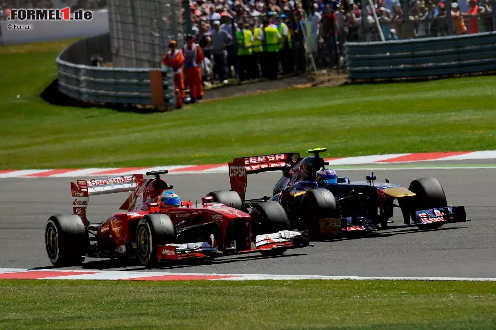 Marca (Spanien): "Alonso macht Beute, er wurde Dritter hinter Rosberg und Webber und hat die WM wieder im Blick. Die Pirelli-Reifenplatzer hätten zum Abbruch des Rennens führen können. Der Red Bull lässt Vettel im Stich, als keiner ihm den Sieg streitig machen konnte." Foto zur News: Marca (Spanien): "Alonso macht Beute, er wurde Dritter hinter Rosberg und Webber und hat die WM wieder im Blick. Die Pirelli-Reifenplatzer hätten zum Abbruch des Rennens führen können. Der Red Bull lässt Vettel im Stich, als keiner ihm den Sieg streitig machen konnte."