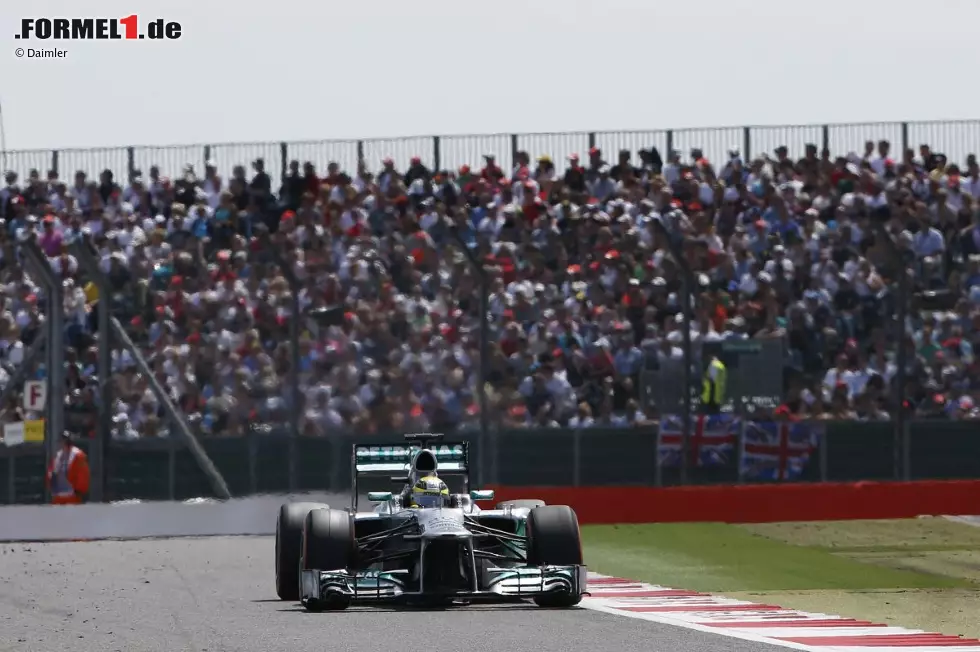 Foto zur News: Sport (Spanien): "Alonso Dritter durch eine weitere Heldentat. Diesmal hatte er das Glück, das ihm sonst oft fehlte. Die Schlussphase des Rennens war Nichts für Herzschwache. Sieger Nico Rosberg fuhr ein fehlerloses Rennen."