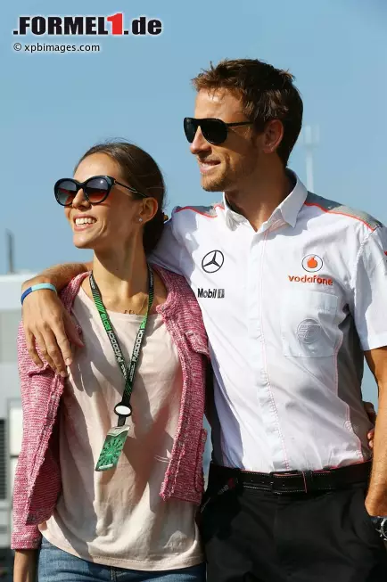 Foto zur News: Genau, nämlich zu Jenson Button. Wie man sieht: Der Haussegen hängt nicht schief.