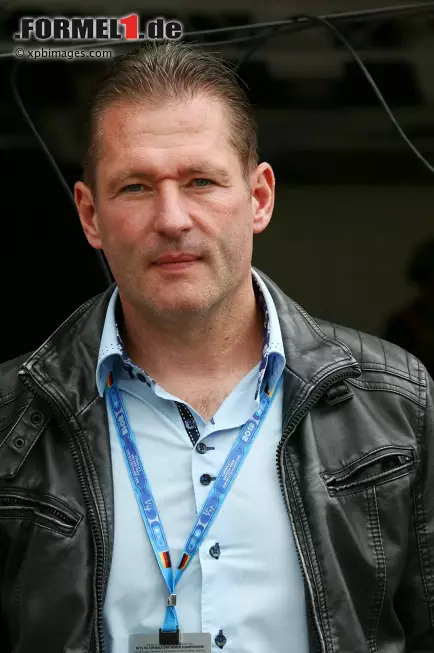 Oder Jos "The Boss" Verstappen, der nach seiner aktiven Karriere immer wieder mit dem Gesetz in Konflikt geraten ist. Heute kümmert er sich um die Motorsport-Laufbahn seines Sohnes Max. Foto zur News: Oder Jos "The Boss" Verstappen, der nach seiner aktiven Karriere immer wieder mit dem Gesetz in Konflikt geraten ist. Heute kümmert er sich um die Motorsport-Laufbahn seines Sohnes Max.