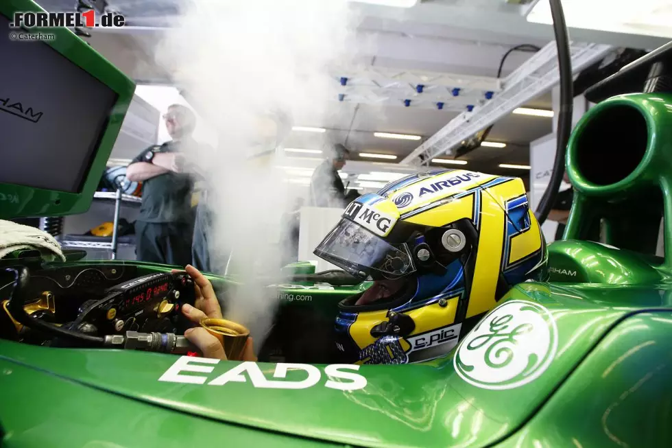 Um bei 50 und mehr Grad im Cockpit kühlen Kopf zu bewahren, helfen Trockeneis und Druckluft am besten. Caterham-Fahrer Charles Pic weiß, wie es geht. Foto zur News: Um bei 50 und mehr Grad im Cockpit kühlen Kopf zu bewahren, helfen Trockeneis und Druckluft am besten. Caterham-Fahrer Charles Pic weiß, wie es geht.