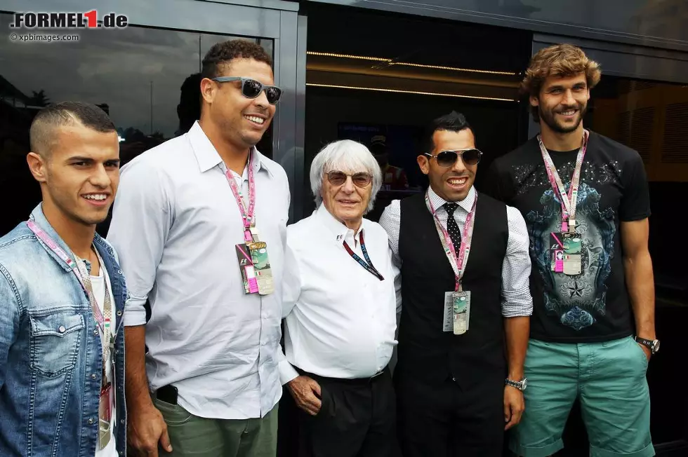 ... die Kicker-Legenden Ronaldo, Carlos Tevez und Fernando Llorente mit Formel-1-Boss Bernie Ecclestone, ... Foto zur News: ... die Kicker-Legenden Ronaldo, Carlos Tevez und Fernando Llorente mit Formel-1-Boss Bernie Ecclestone, ...