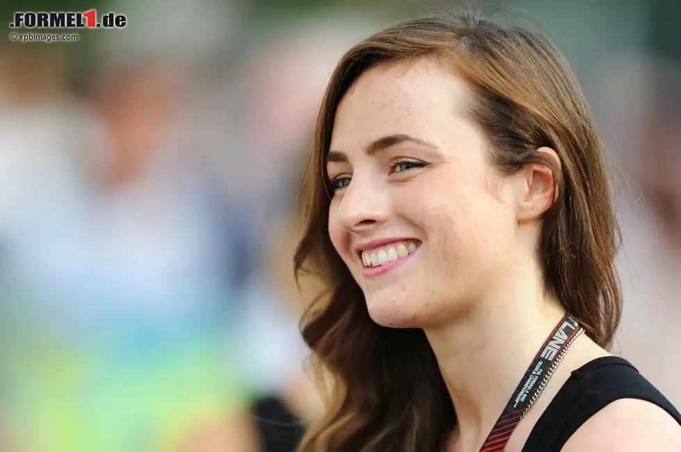 Dabei setzen die derzeit süßesten Paddock-Girls ganz auf Natürlichkeit. Etwa Paul di Restas Freundin Laura Jordan, ... Foto zur News: Dabei setzen die derzeit süßesten Paddock-Girls ganz auf Natürlichkeit. Etwa Paul di Restas Freundin Laura Jordan, ...