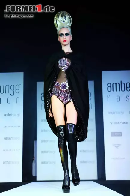 Bei der Amber-Lounge-Fashion-Show, organisiert von Eddie Irvines Schwester Sonia, ging es wie immer sexy zu. Foto zur News: Bei der Amber-Lounge-Fashion-Show, organisiert von Eddie Irvines Schwester Sonia, ging es wie immer sexy zu.
