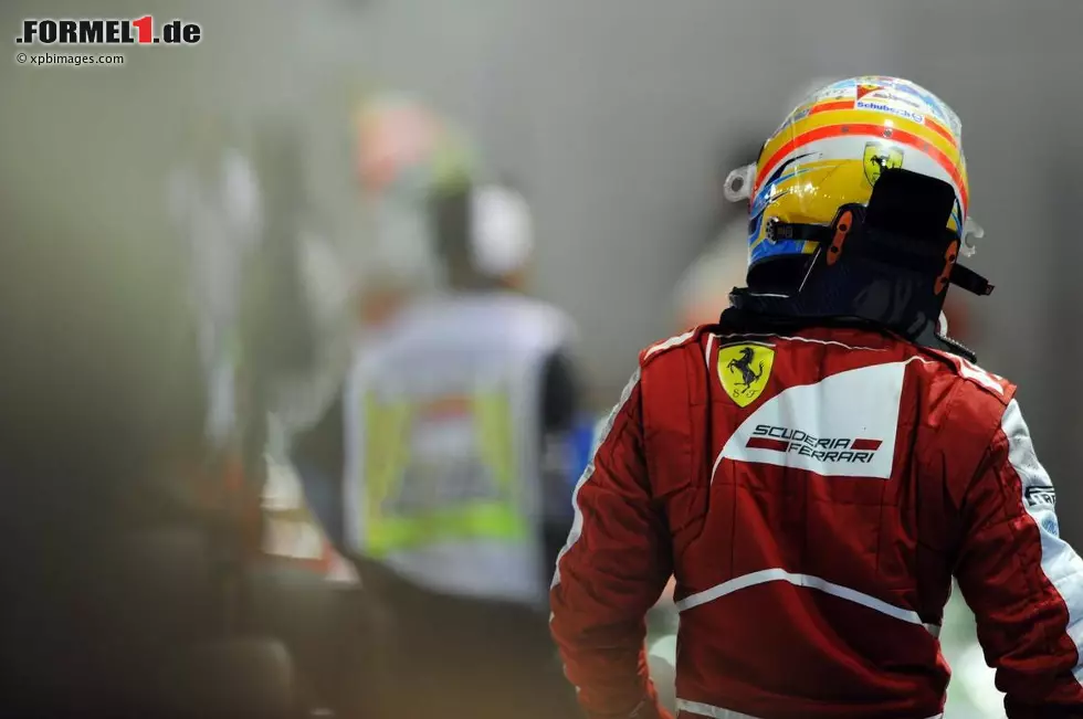 Blick (Schweiz): "Dritter Sieg in Serie für Sebastian Vettel in Singapur. Er ist der König der Nacht. Ein Rennen wie eine Prozession. Von der ersten Runde an dominiert Sebastian Vettel den Nacht-Grand-Prix von Singapur und führt seinen siebten Sieg in dieser Saison ein. Verfolger Alonso braucht schon längst ein Fernrohr, um den enteilten Vettel überhaupt noch zu sehen." Foto zur News: Blick (Schweiz): "Dritter Sieg in Serie für Sebastian Vettel in Singapur. Er ist der König der Nacht. Ein Rennen wie eine Prozession. Von der ersten Runde an dominiert Sebastian Vettel den Nacht-Grand-Prix von Singapur und führt seinen siebten Sieg in dieser Saison ein. Verfolger Alonso braucht schon längst ein Fernrohr, um den enteilten Vettel überhaupt noch zu sehen."