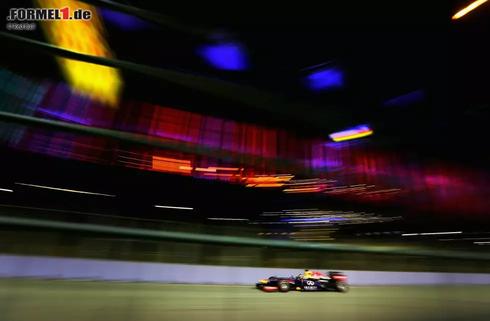 Kronen Zeitung (Österreich): "Sebastian Vettel kann sich in der Formel 1 nur noch selbst schlagen. Der Titelverteidiger dominierte am Wochenende in Singapur wie nie zuvor in dieser Saison." Foto zur News: Kronen Zeitung (Österreich): "Sebastian Vettel kann sich in der Formel 1 nur noch selbst schlagen. Der Titelverteidiger dominierte am Wochenende in Singapur wie nie zuvor in dieser Saison."
