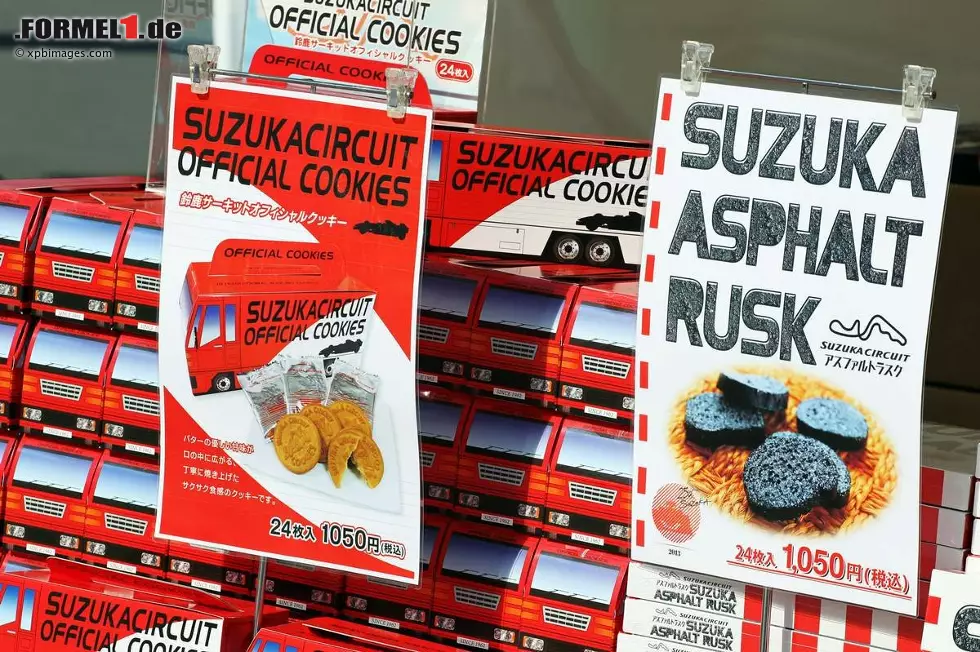 Foto zur News: Selbst die Stärkung zwischendurch hat Benzin im Blut: offizielle Suzuka-Kekse oder auch Asphalt-Zwieback werden an den Merchandising-Ständen angeboten.