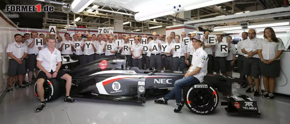 Foto zur News: Das Sauber-Team gratuliert seinem Chef Peter Sauber aus dem fernen Japan zum 70. Geburtstag. Zwar können wir keine 14 Punkte verschenken, wie das Nico Hülkenberg und Esteban Gutierrez taten, aber wir schließen uns den Gratulationen an!
