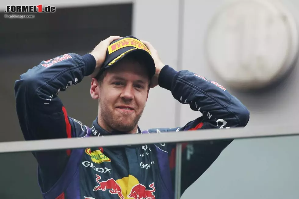 El Pais (Spanien): "Vettel: Der Kleinste unter den Großen. Mit 26 Jahren, und nur sechseinhalb davon in der Formel 1, hat der Deutsche schon vier Weltmeistertitel geholt." Foto zur News: El Pais (Spanien): "Vettel: Der Kleinste unter den Großen. Mit 26 Jahren, und nur sechseinhalb davon in der Formel 1, hat der Deutsche schon vier Weltmeistertitel geholt."