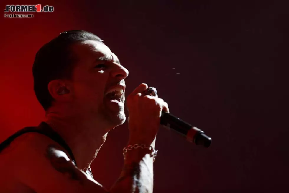 Foto zur News: Frontmann Dave Gahan lässt es mit 51 immer noch richtig krachen.
