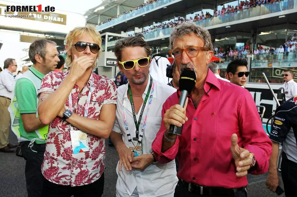 ... die Rockband Muse, die am Samstag nach dem Qualifying die Ferrari-World-Stage rockte (hier im Bild mit Hobby-Drummer Eddie Jordan), ... Foto zur News: ... die Rockband Muse, die am Samstag nach dem Qualifying die Ferrari-World-Stage rockte (hier im Bild mit Hobby-Drummer Eddie Jordan), ...
