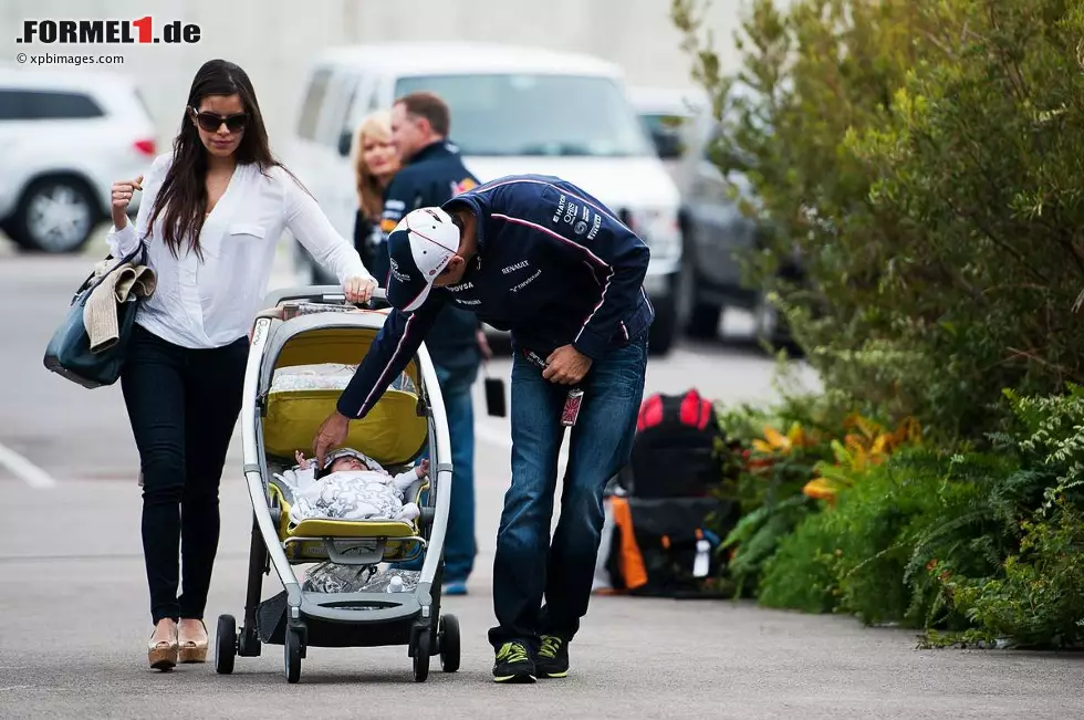 Nachwuchsförderung interpretiert Pastor Maldonado übrigens ganz anders. Der scheidende Williams-Pilot ist bekanntlich seit dieser Saison Papa. Foto zur News: Nachwuchsförderung interpretiert Pastor Maldonado übrigens ganz anders. Der scheidende Williams-Pilot ist bekanntlich seit dieser Saison Papa.