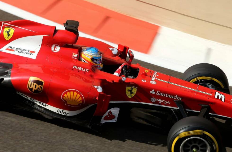 Foto zur News: Fernando Alonso (Chancen: ***): Die Ferrari-Formkurve spricht nicht für ihn, doch im Gegensatz zu Massa, der momentan in seiner Topform fährt, bringt es der Spanier mit seinem Champion-Gen immer auf den Punkt, wenn es drauf ankommt. Und er ruft sich meistens dann lautstark in Erinnerung, wenn ihn niemand mehr auf der Rechnung hat - siehe Singapur/Fuji-Doppelpack 2008, als sein damaliges Team Renault hoffnungslos unterlegen war.