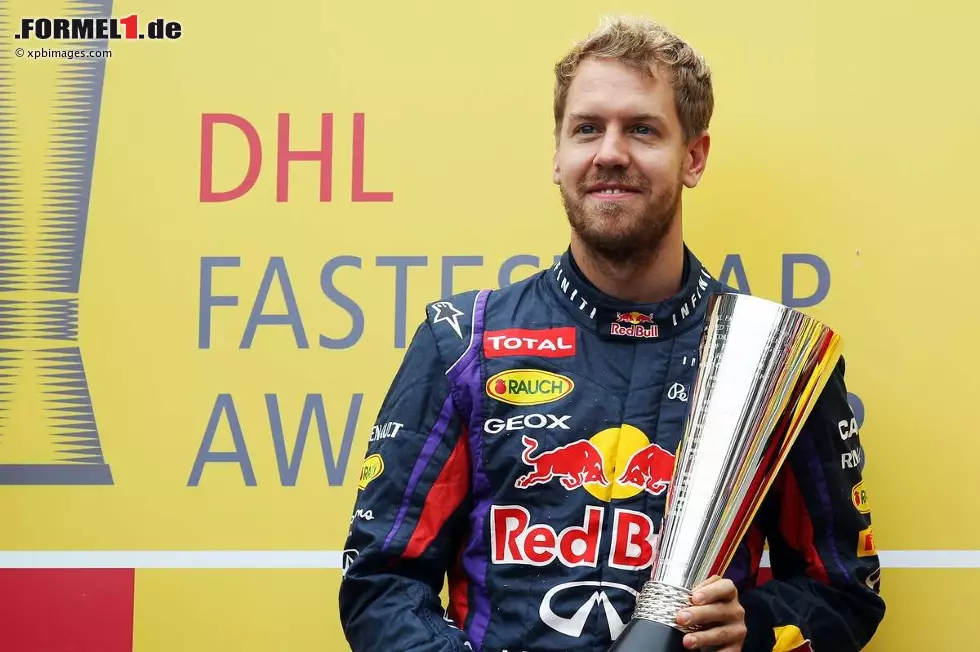 Und der Viermalige darf mal wieder jede Menge Pokale mit nach Hause nehmen, nicht nur den für den Sieg. Die Fastest-Lap-Trophy gibt's für sieben schnellste Runden. Auf den Plätzen: Mark Webber mit fünf, Fernando Alonso und Kimi Räikkönen mit je zwei. Foto zur News: Und der Viermalige darf mal wieder jede Menge Pokale mit nach Hause nehmen, nicht nur den für den Sieg. Die Fastest-Lap-Trophy gibt's für sieben schnellste Runden. Auf den Plätzen: Mark Webber mit fünf, Fernando Alonso und Kimi Räikkönen mit je zwei.