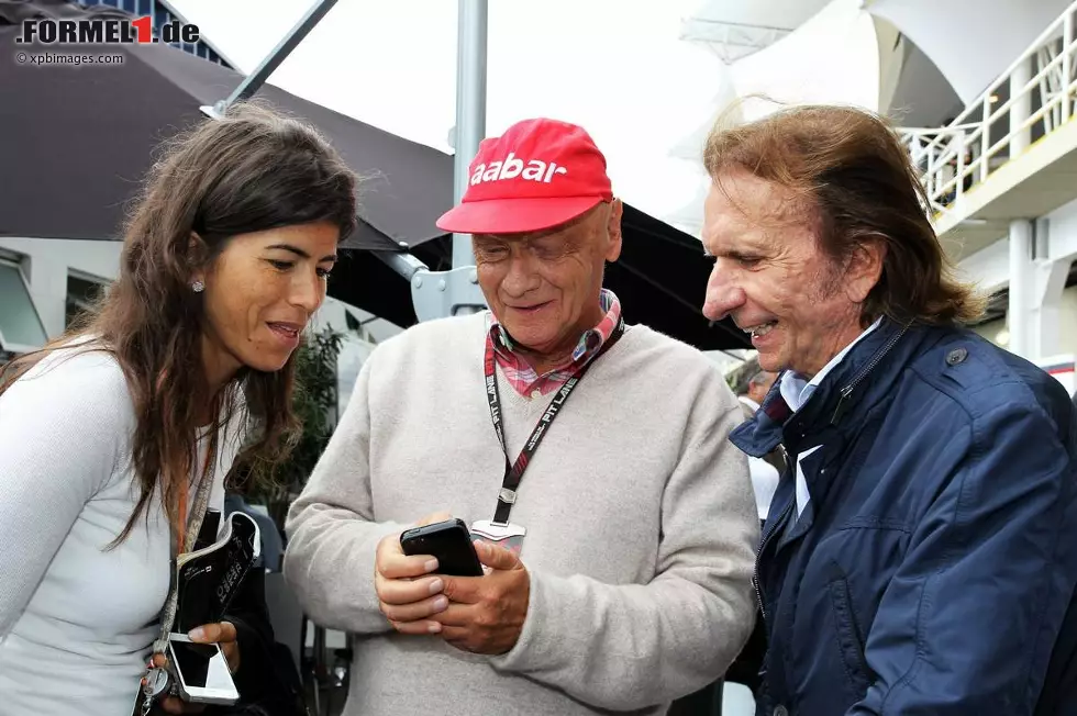 Altbekannte Paddock-Gäste: Niki Lauda mit seinem früheren Rivalen Emerson Fittipaldi, heute Vorsitzender der Fahrerkommission der FIA. Foto zur News: Altbekannte Paddock-Gäste: Niki Lauda mit seinem früheren Rivalen Emerson Fittipaldi, heute Vorsitzender der Fahrerkommission der FIA.